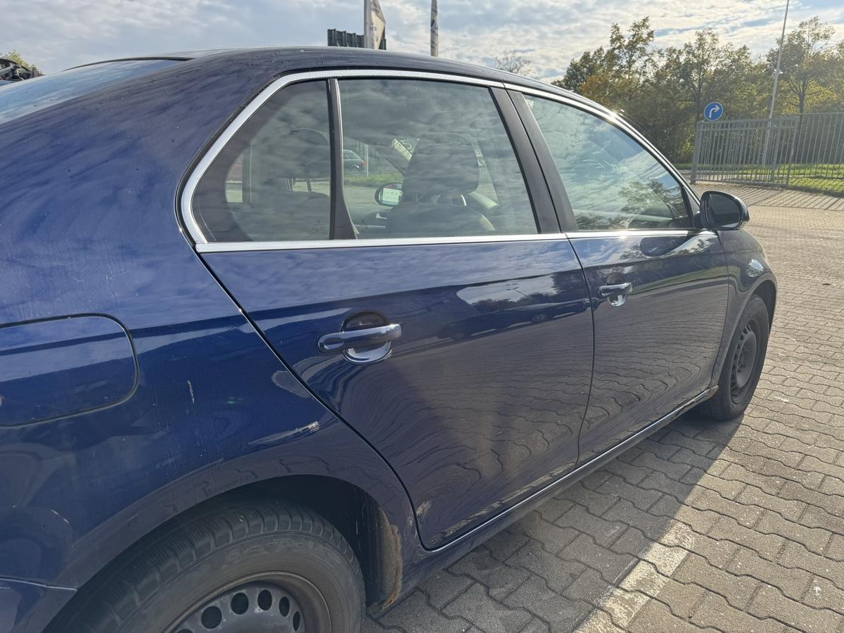 VW Jetta 1K2 original T&uuml;r hinten rechts LD5Q Shadow Blue Rohbau Bj.2009